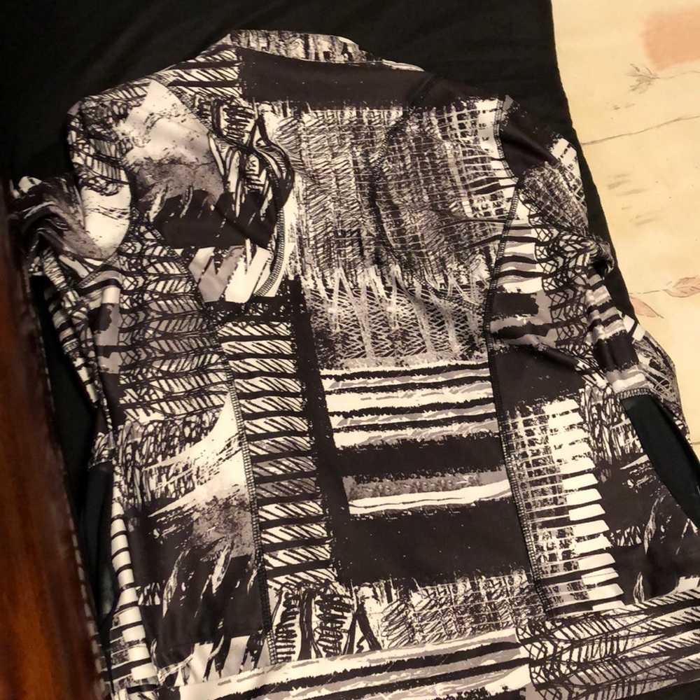 Zip up sweater size S - Picture 7 of 7